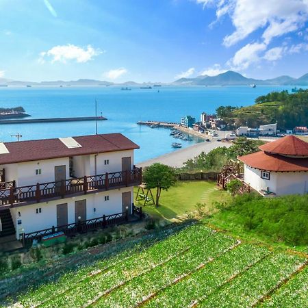 Namhae New Island Pension Exterior photo